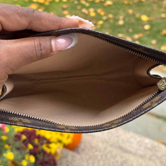Louis Vuitton Monogram Toiletry Pouch - Picture 8 of 9